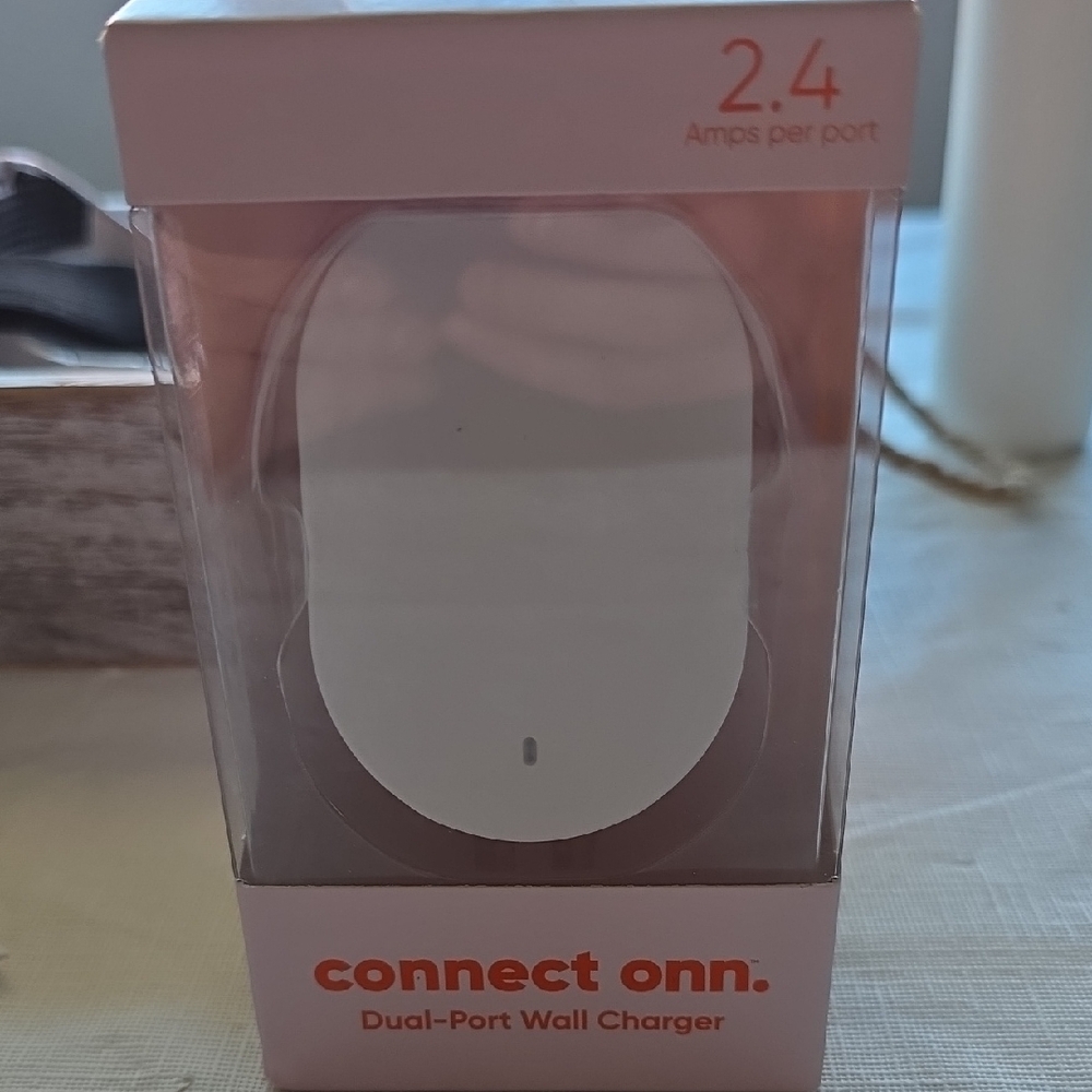 On Running Dual-Port Charger - White